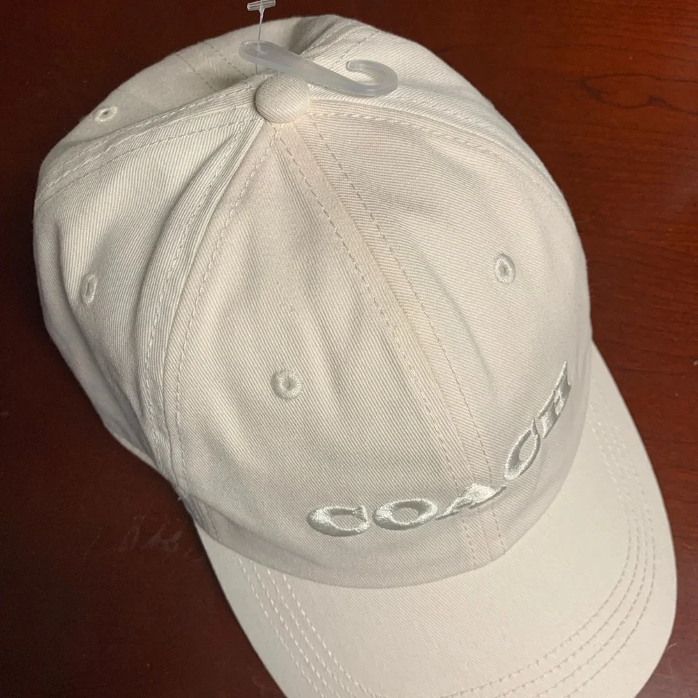 COACH UNISEX 🧢 EMBROIDERED BASEBALL SPOET RED BALLER HAT CAP CHALK🧢